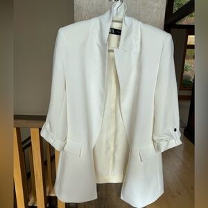 Zara White Oversized Women’s Blazer with gold buttons. NWT SIZE SMALL